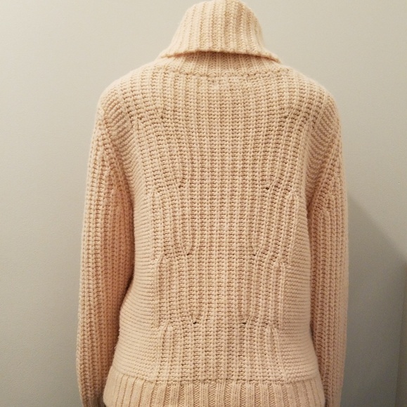 💰3/$30 - Banana Republic Sweater - Picture 2 of 4